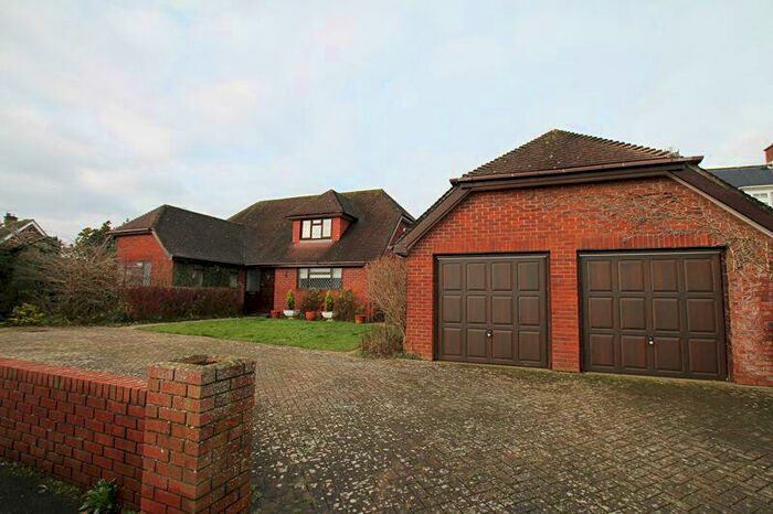 4 Bedroom Detached Bungalow To Rent In Oatlands Road, Southampton, SO32