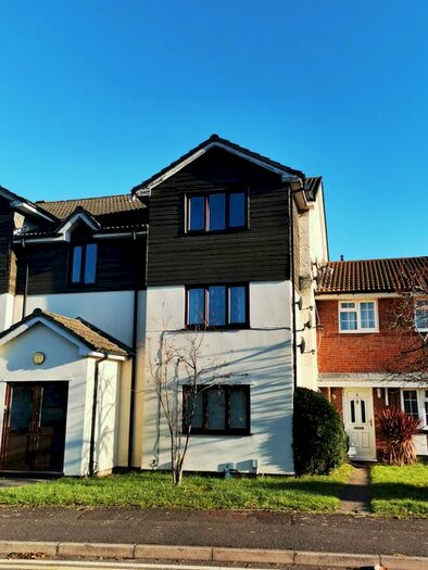 2 Bedroom Flat To Rent In Moorby Court, Cardiff, CF10