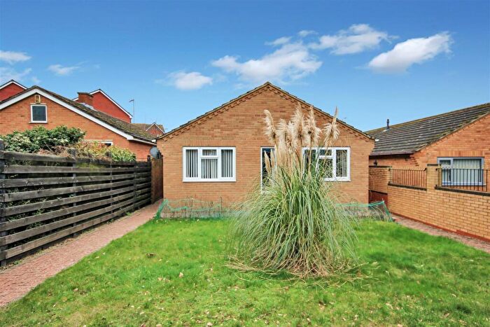 2 Bedroom Detached Bungalow For Sale In Brickhill Road, Wellingborough, NN8