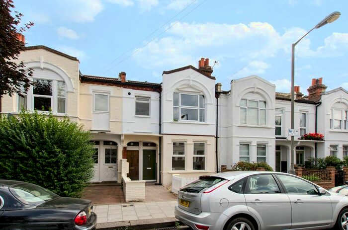 1 Bedroom Flat To Rent In Mantilla Road, Tooting, London, SW17