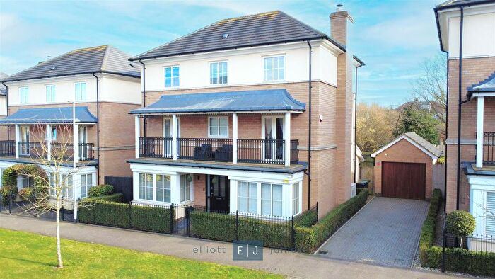 6 Bedroom Detached House For Sale In Buckingham Road, Epping, CM16