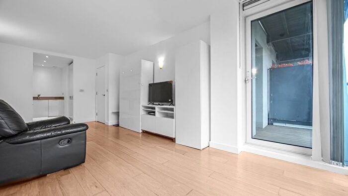 1 Bedroom Flat To Rent In Vantage, Station Approach, Hayes, UB3