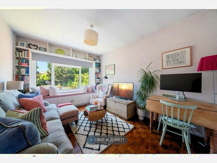 1 Bedroom Flat To Rent In Kings Court, London, SE22