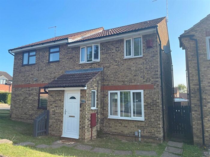 3 Bedroom House To Rent In Madden Place, Rugby, CV22