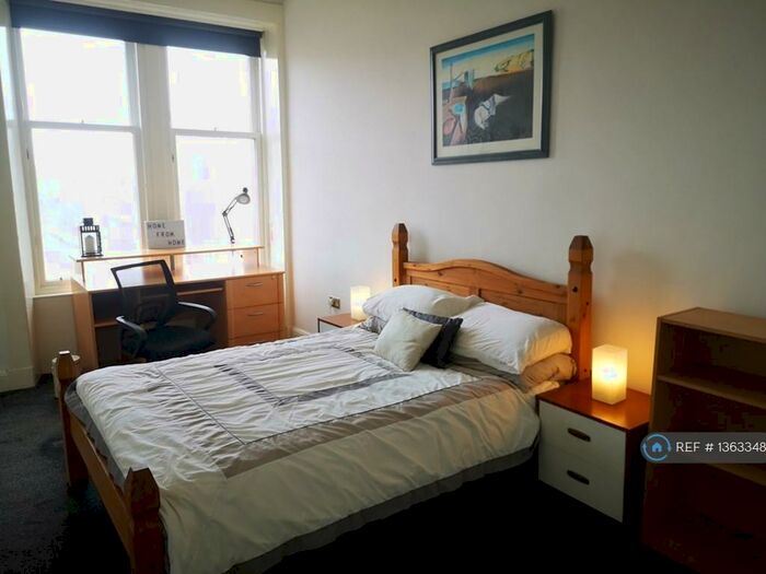 2 Bedroom Flat To Rent In Maxwellton Street, Paisley, PA1