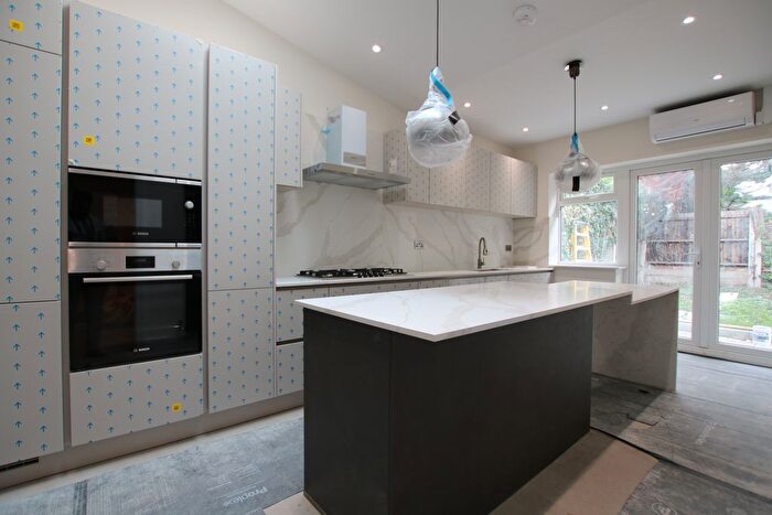 3 Bedroom Flat To Rent In Geary Road, London, NW10