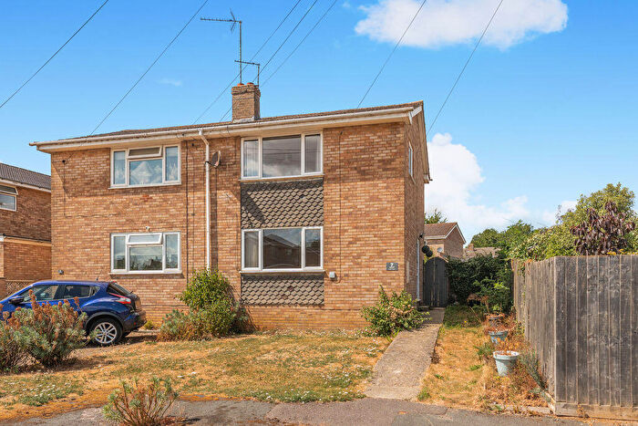 3 Bedroom Semi-Detached House For Sale In Leabrook Close, Banbury, OX16