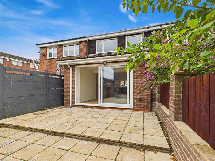 3 Bedroom Terraced House For Sale In Aldam Close, Sheffield, S17