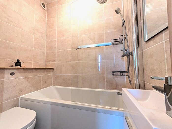 1 Bedroom Flat To Rent In Rossie Place, Easter Road, Edinburgh, EH7