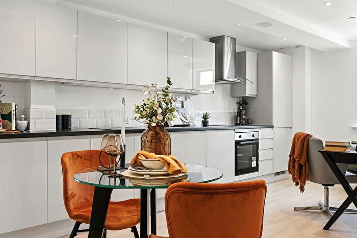 2 Bedroom Flat For Sale In Sloane House, Aylesbury, HP20