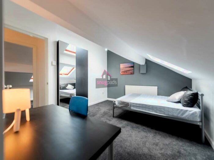 3 Bedroom Flat To Rent In Bolton Road, Salford, Manchester, M6