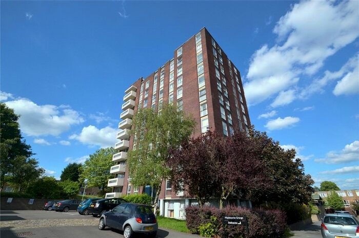3 Bedroom Flat To Rent In Turnpike Link, Croydon, CR0