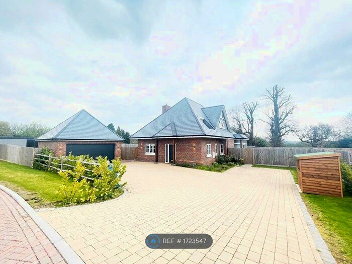 4 Bedroom Detached House To Rent In Wellingtonia Drive, Crookham Common, Thatcham, RG19