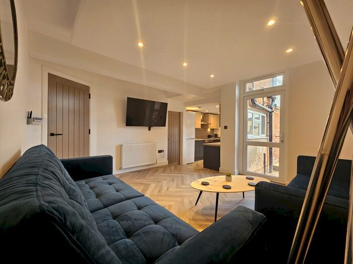 5 Bedroom House Of Multiple Occupation To Rent In Aylesford Street, Leamington Spa, CV31