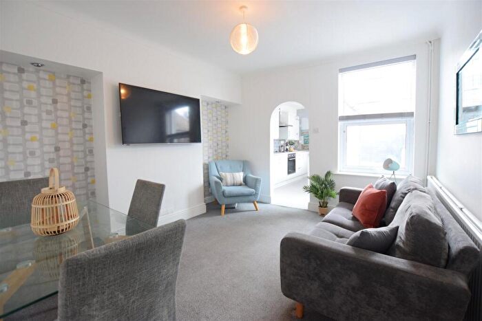2 Bedroom Terraced House To Rent In Dixon Street - Student House - /, LN5
