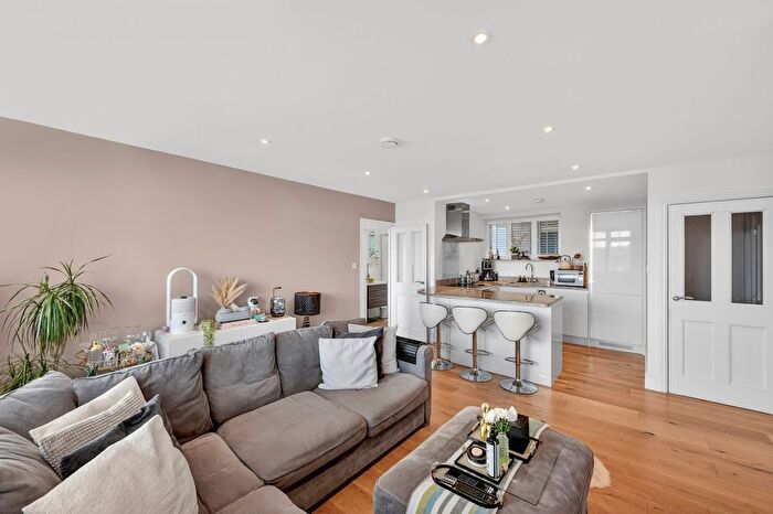 2 Bedroom Flat To Rent In Ormonde Court, Upper Richmond Road, SW15