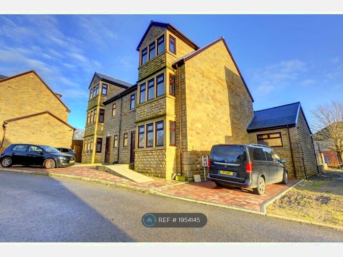 5 Bedroom Semi-Detached House To Rent In The Dean, Bradford, BD8