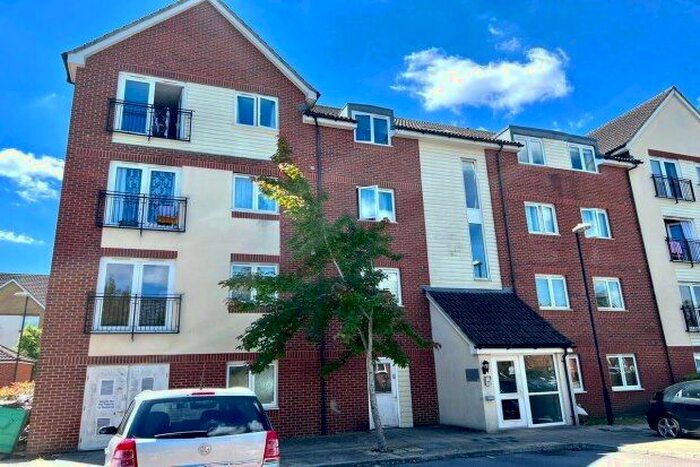 2 Bedroom Flat To Rent In Hollybrook Park, Bristol, BS15