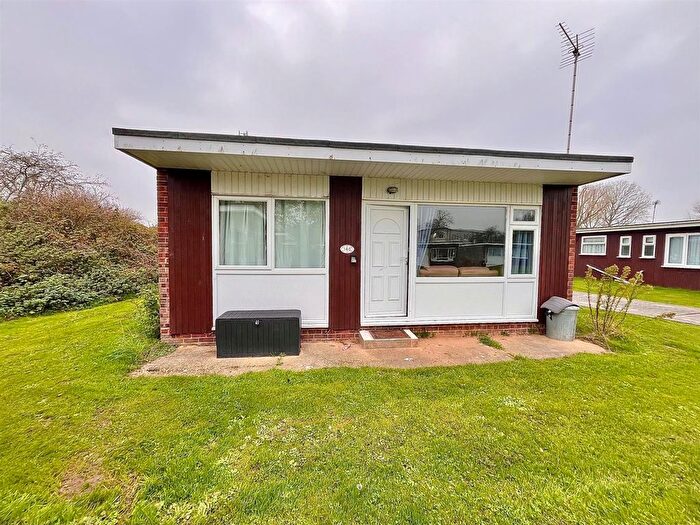 2 Bedroom Chalet For Sale In Beach Road, Hemsby, Great Yarmouth, NR29