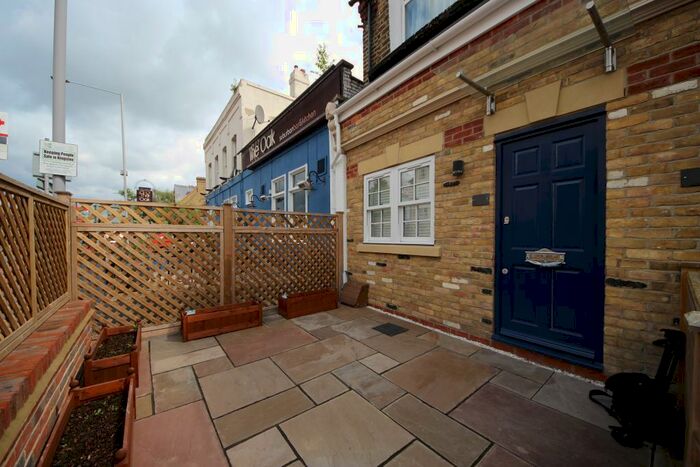 2 Bedroom Flat To Rent In North Kingston, KT2