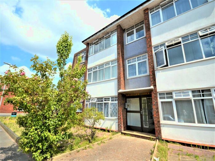 2 Bedroom Flat To Rent In Firle Road, Eastbourne, BN22
