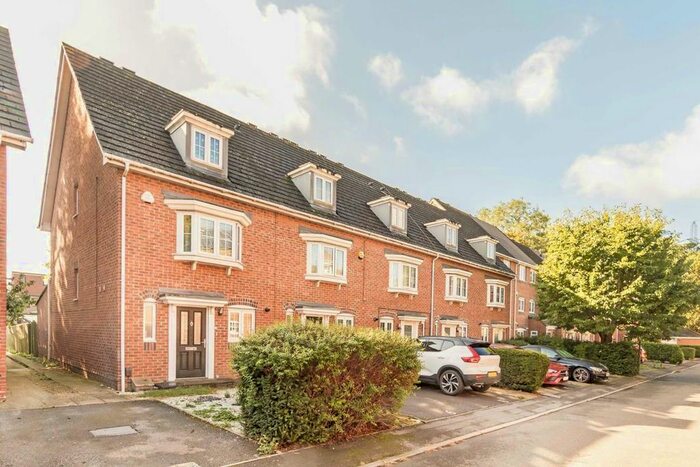 3 Bedroom Semi-Detached House To Rent In Dreadnought Close, Colliers Wood, London, SW19