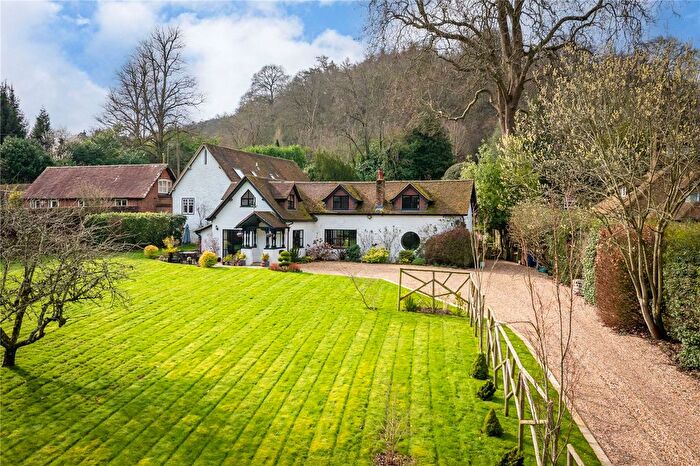 4 Bedroom Link Detached House For Sale In Godalming Road, Hascombe, Godalming, Surrey, GU8