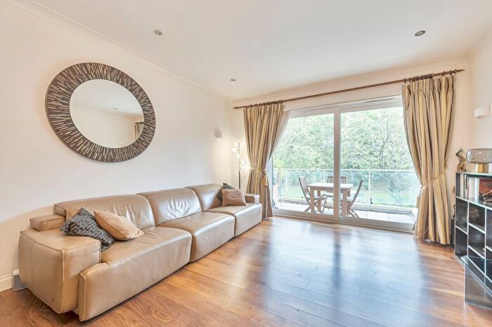2 Bedroom Flat For Sale In Acqua House, Melliss Avenue, TW9