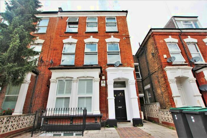 2 Bedroom Flat To Rent In Pembury Road, Tottenham, London, N17