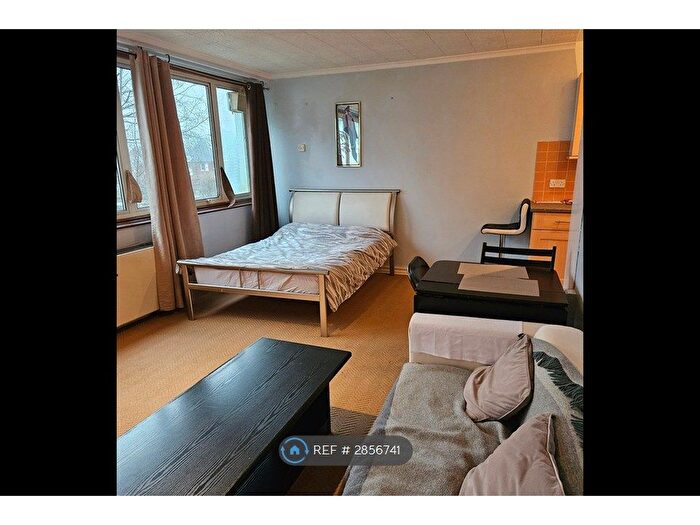 Studio To Rent In Kersfield House, London, SW15