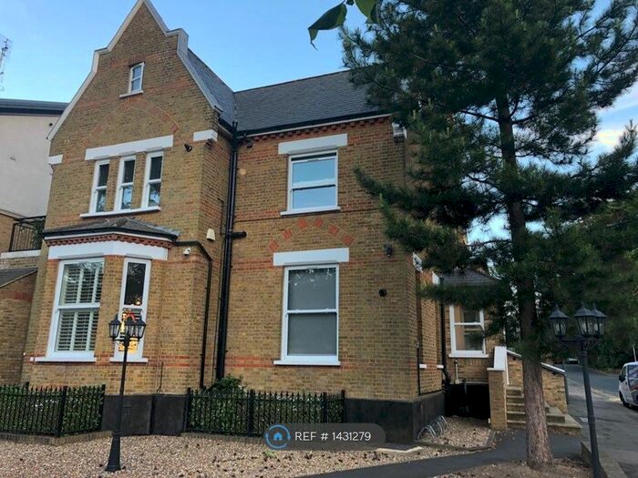 2 Bedroom Flat To Rent In The Crescent, Sidcup, DA14