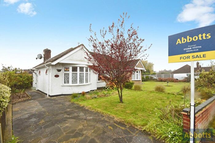 2 Bedroom Bungalow For Sale In Shannon Avenue, Rayleigh, Essex, SS6
