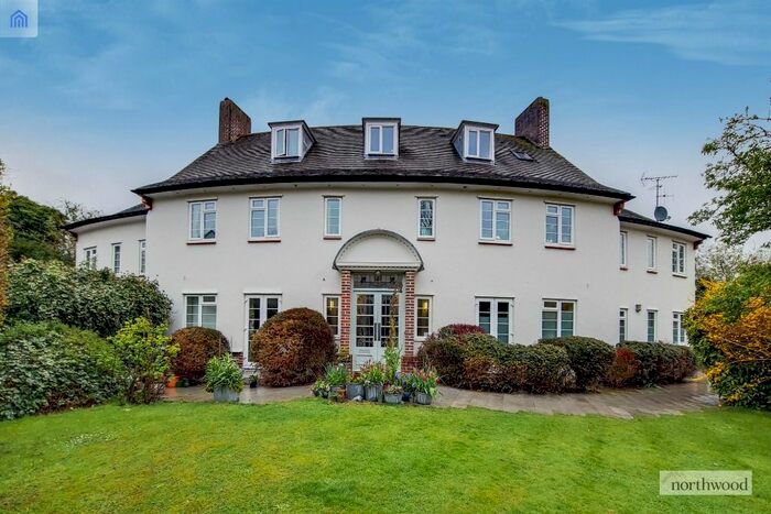 1 Bedroom Flat To Rent In George Square, London, SW19