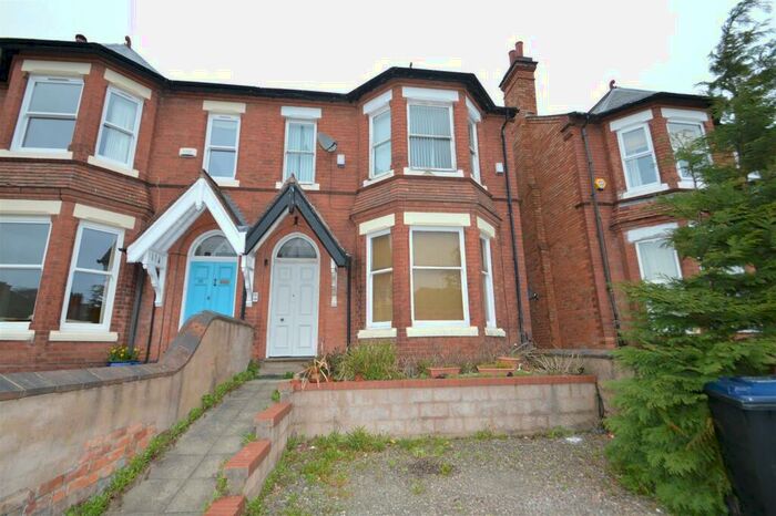 3 Bedroom House To Rent In Court Oak Road, Birmingham, B17