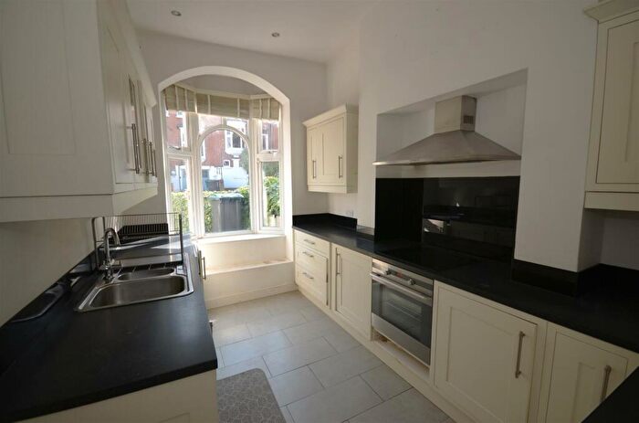 2 Bedroom Flat To Rent In Woodland Gardens, London, N10