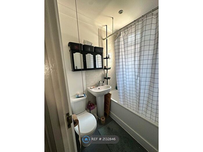 3 Bedroom Flat To Rent In Newport Road, London, E10