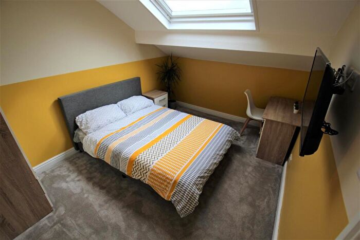 5 Bedroom Apartment To Rent In Belle Vue Road, Hyde Park, Leeds, LS3