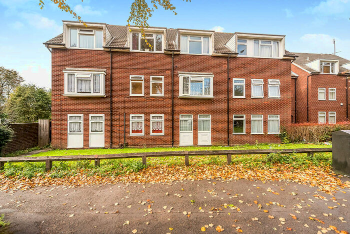 1 Bedroom Flat To Rent In Dixons Green Road, Dudley, West Midlands, DY2