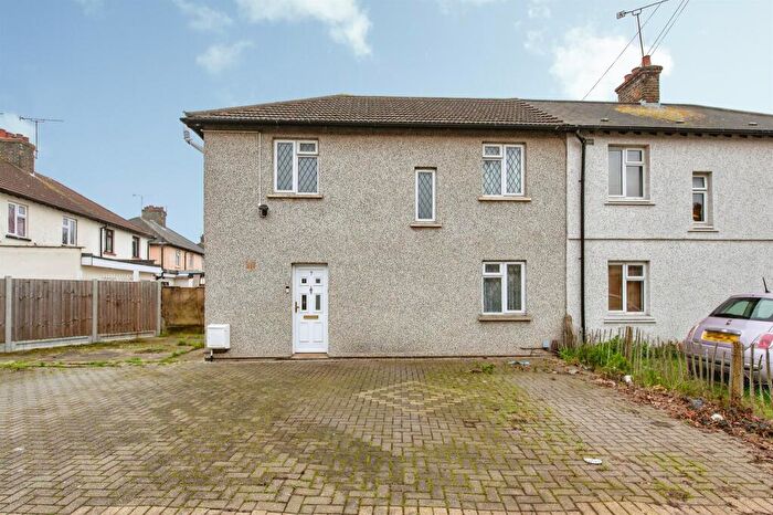 4 Bedroom End Of Terrace House For Sale In Thurloe Walk, Grays, RM17