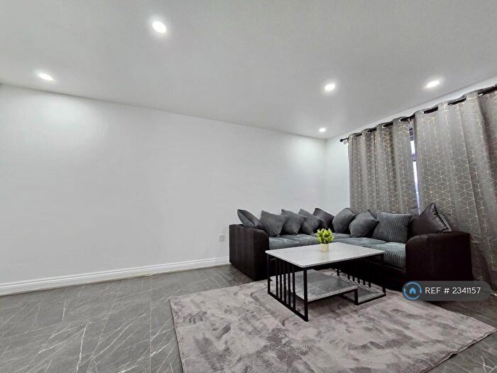 3 Bedroom Semi-Detached House To Rent In Spring Hill, Hockley, Birmingham, B18