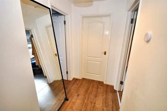 2 Bedroom Flat To Rent In Crown Way, Leamington Spa, CV32