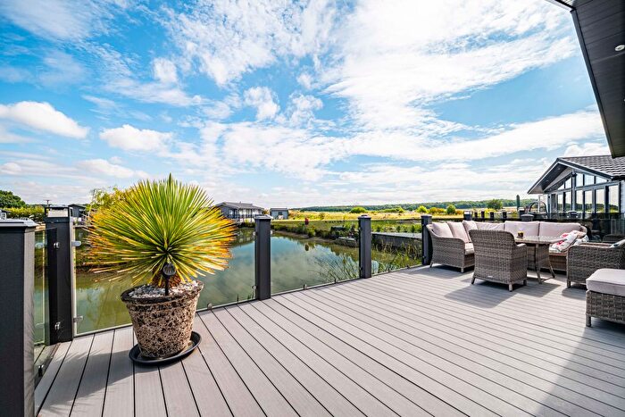 2 Bedroom Mobile/park Home For Sale In Wagtail Country Park, Cliff Lane, Marston, Grantham, Lincolnshire, NG32