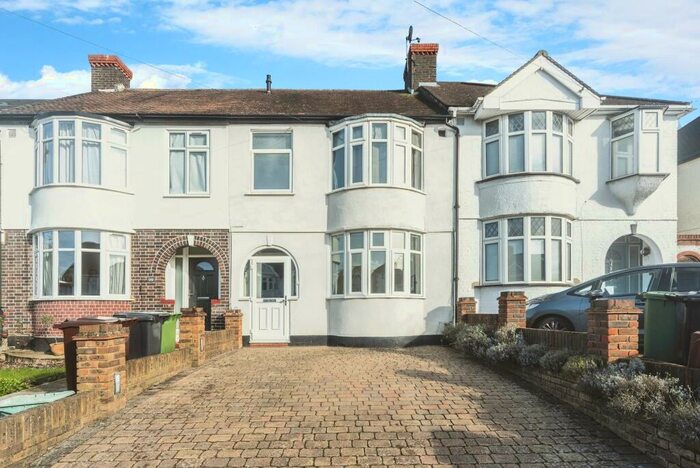 3 Bedroom Terraced House To Rent In Vale Road, Worcester Park, Surrey, KT4