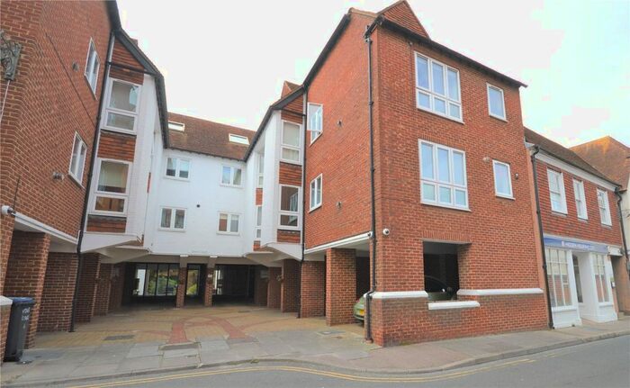 2 Bedroom Flat To Rent In Stour Street, Canterbury, Kent, CT1