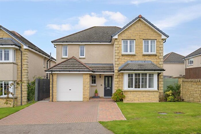 4 Bedroom Detached House For Sale In Mcgregor Court, Crossgates, KY4