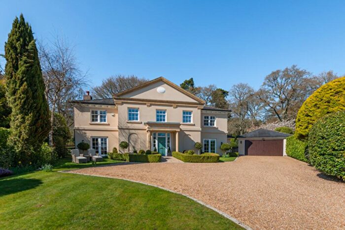 4 Bedroom Detached House For Sale In Hurst Park, Midhurst, West Sussex, GU29