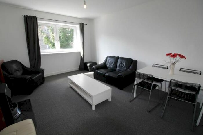 2 Bedroom Flat To Rent In Short Loanings, Aberdeen, AB25