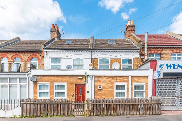 3 Bedroom Flat To Rent In Spa Hill, Upper Norwood, London, SE19