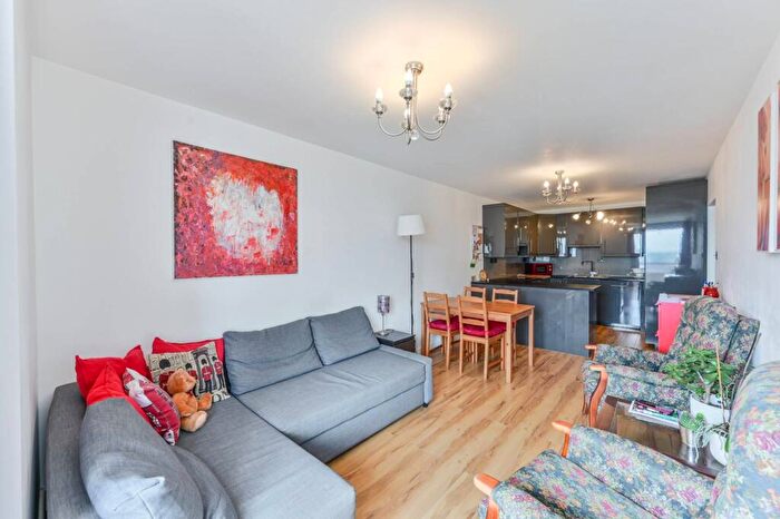 1 Bedroom Flat To Rent In Osprey Heights, Battersea, London, SW11