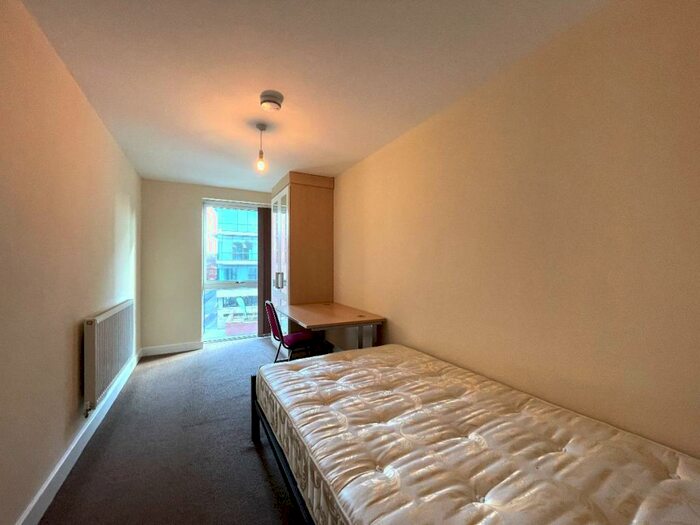 4 Bedroom Flat To Rent In Apt, Ecclesall Road Apt, Ecclesall Road, Sheffield, Sheffield, S11